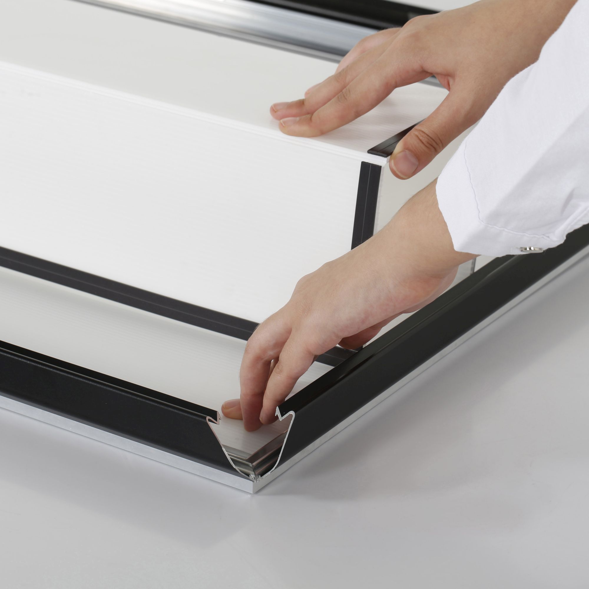 MT Displays | Portable Snap Frame 1.25″