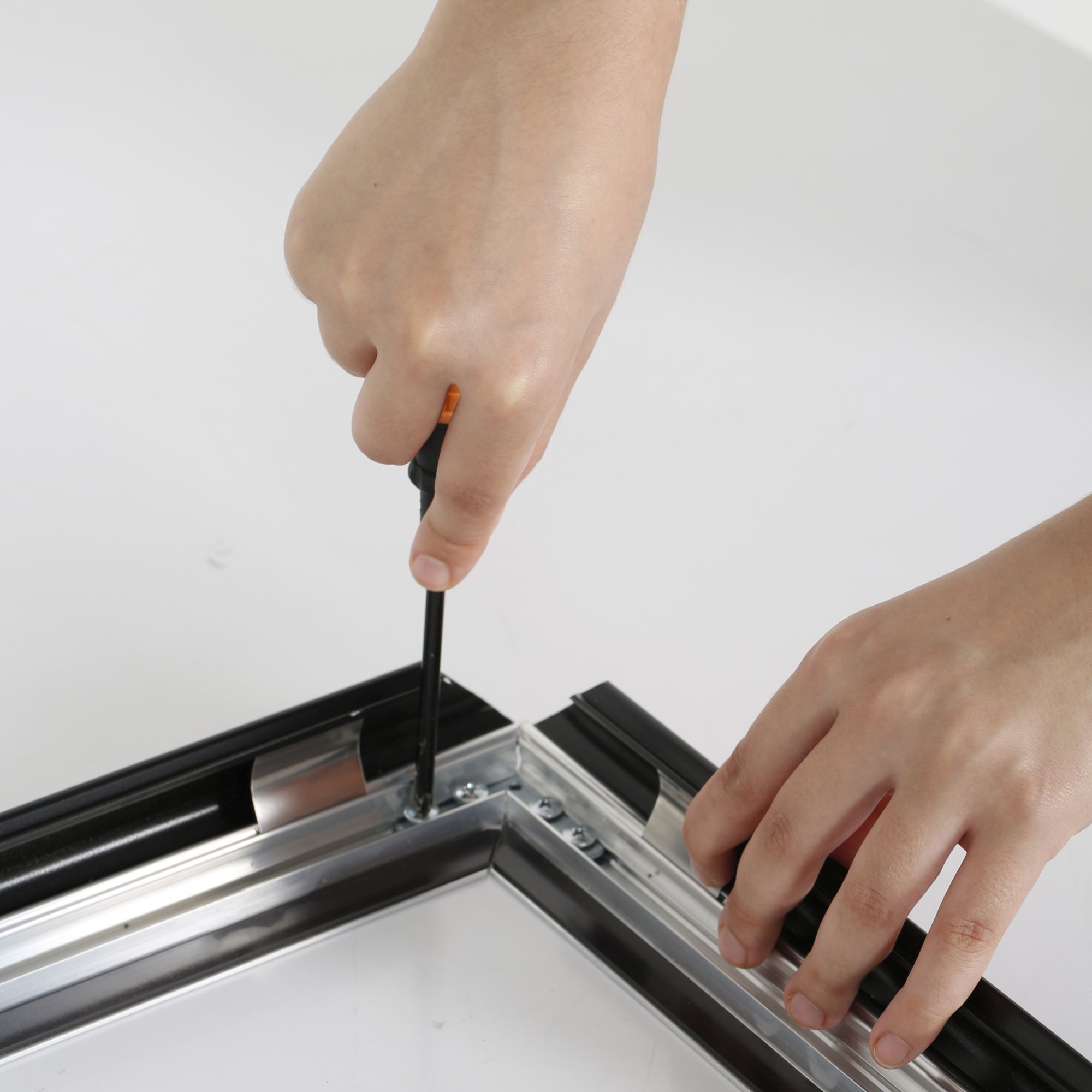 MT Displays | Portable Snap Frame 1.25″