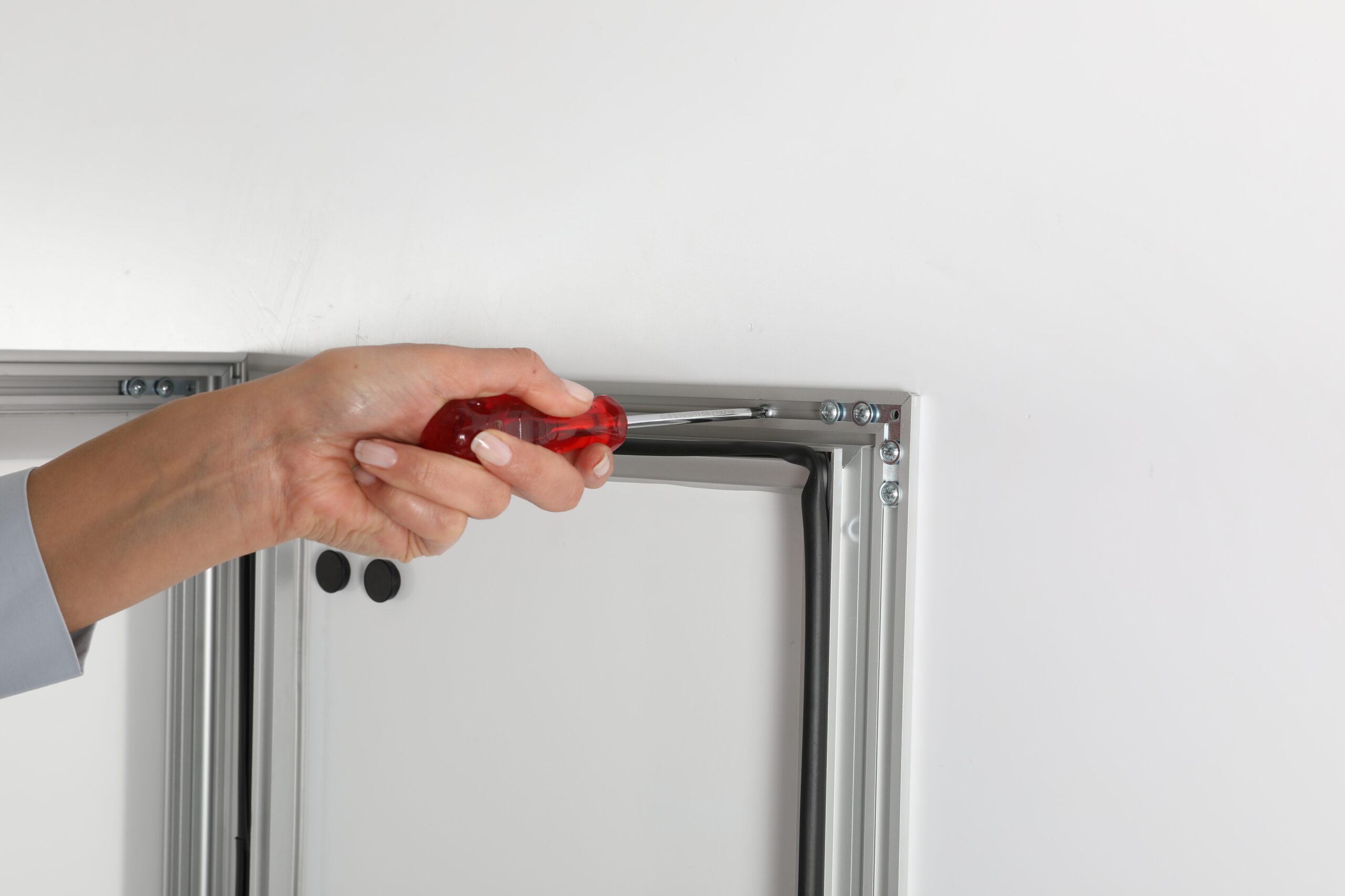 MT Displays | Sealed Magnetic Showboard