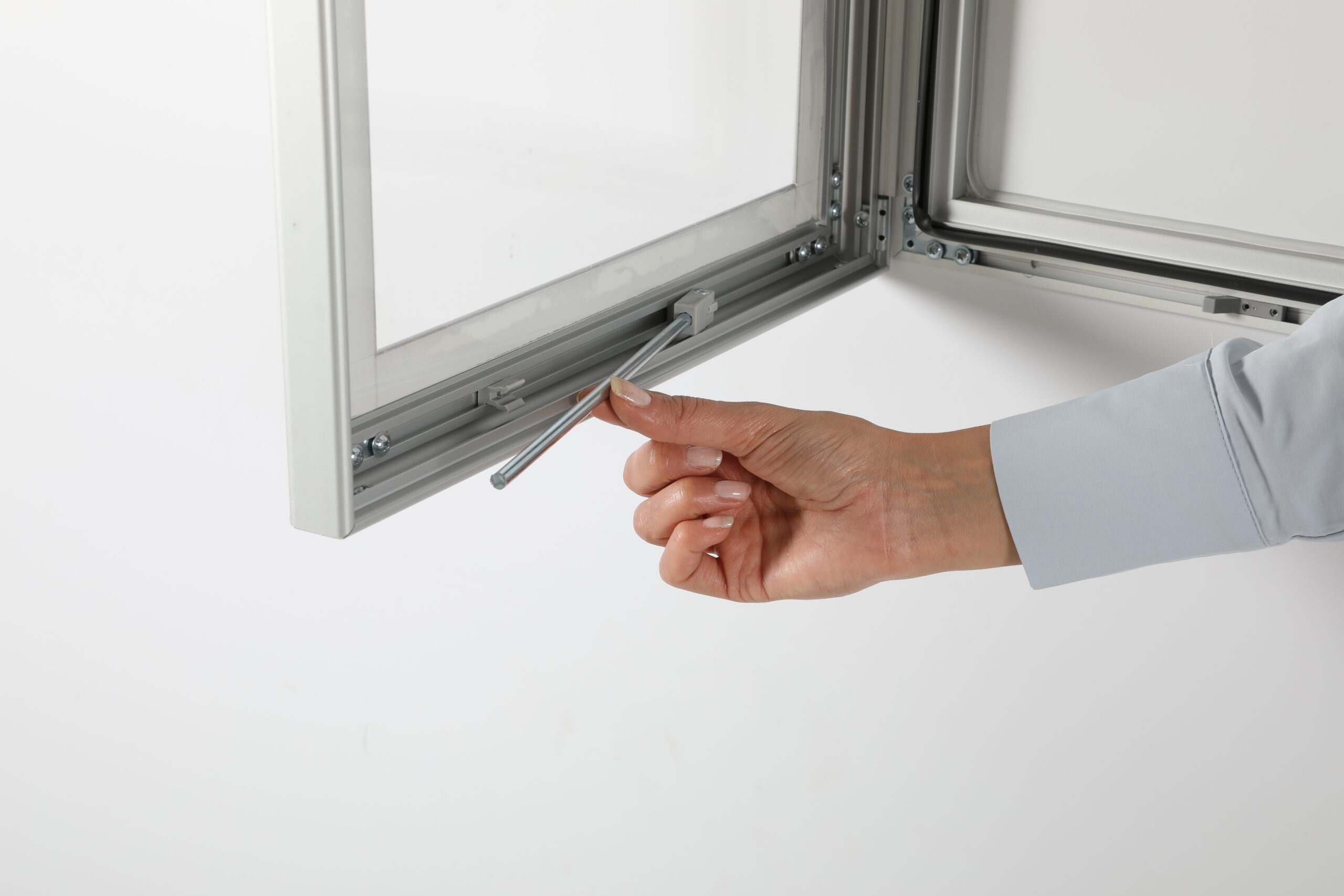 MT Displays | Sealed Magnetic Showboard