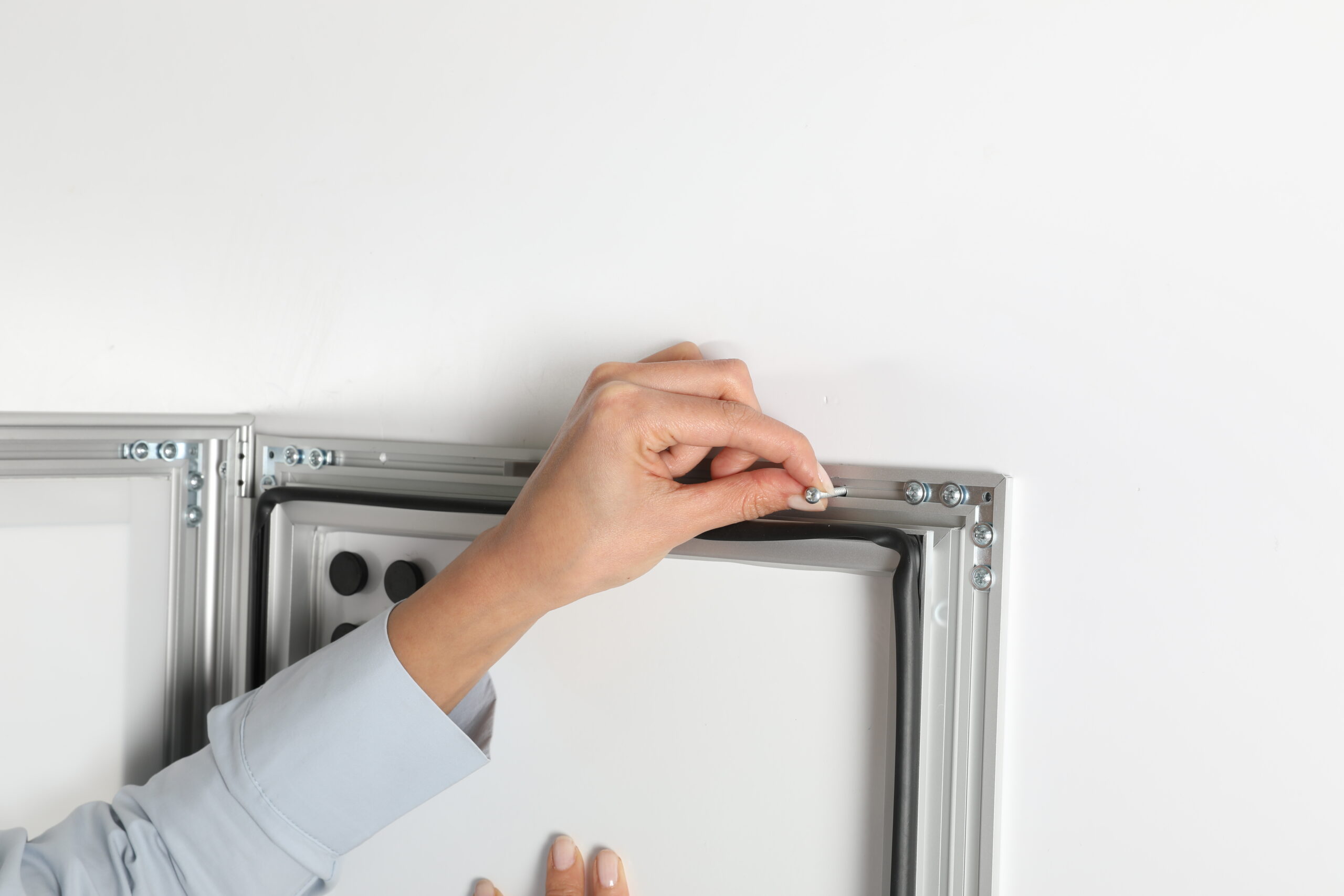 MT Displays | Sealed Magnetic Showboard