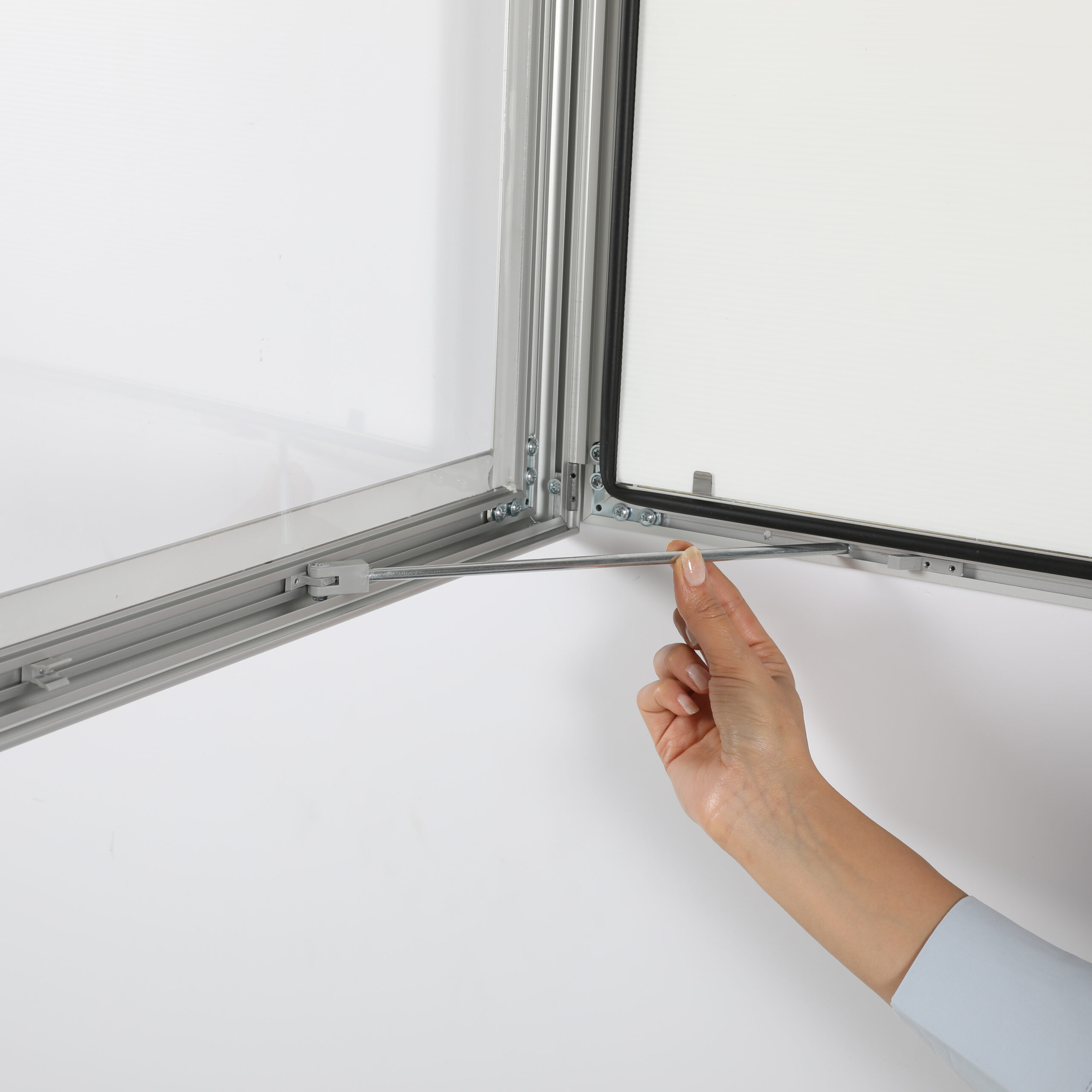 MT Displays | Sealed Poster Showboard